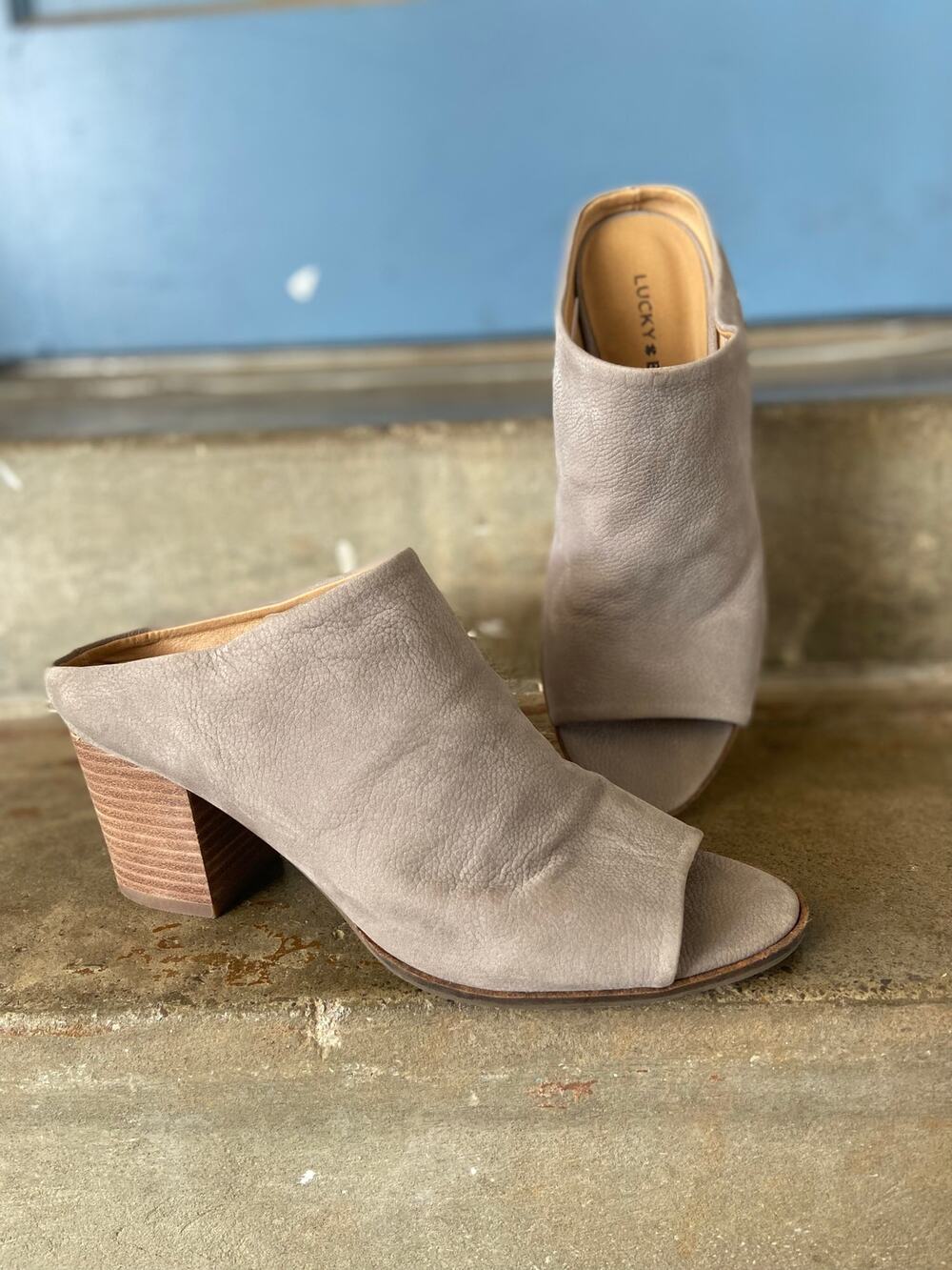 Lucky Brand taupe nubuck leather stacked heel peep toe mule